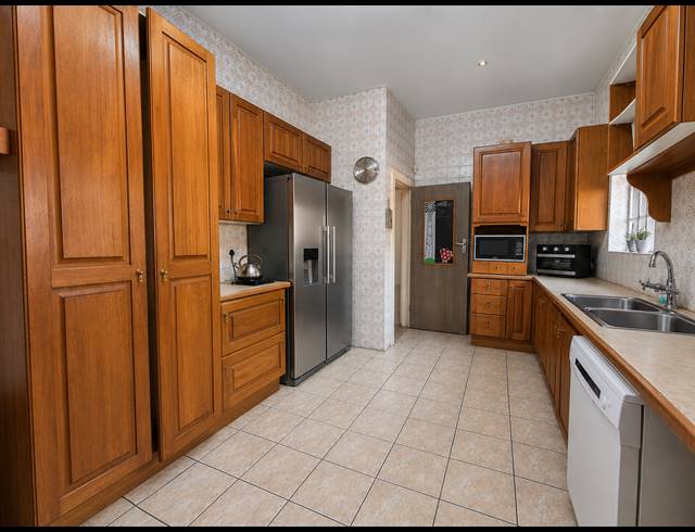 5 BEDROOM HOUSE FOR SALE IN UNITAS PARK